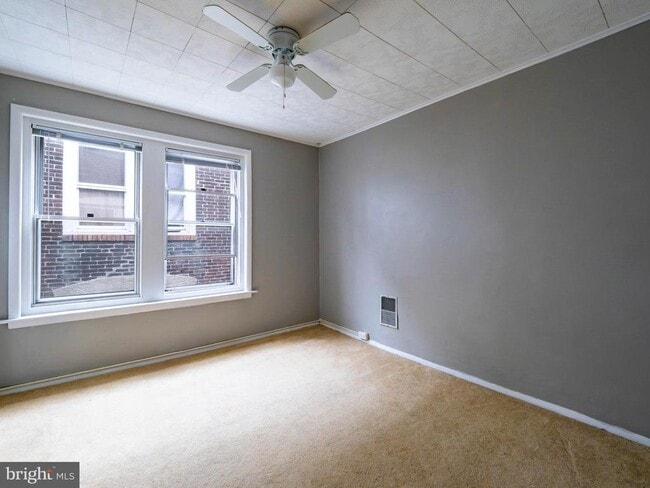 Building Photo - 132 Lauriston St