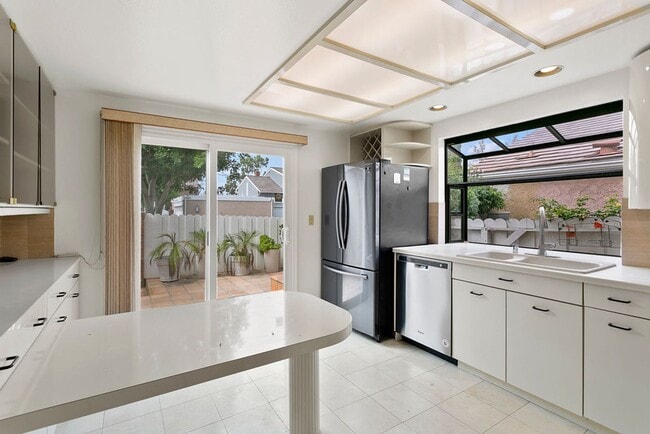 Building Photo - Lantern District 3 Bedroom Home in Gated C...