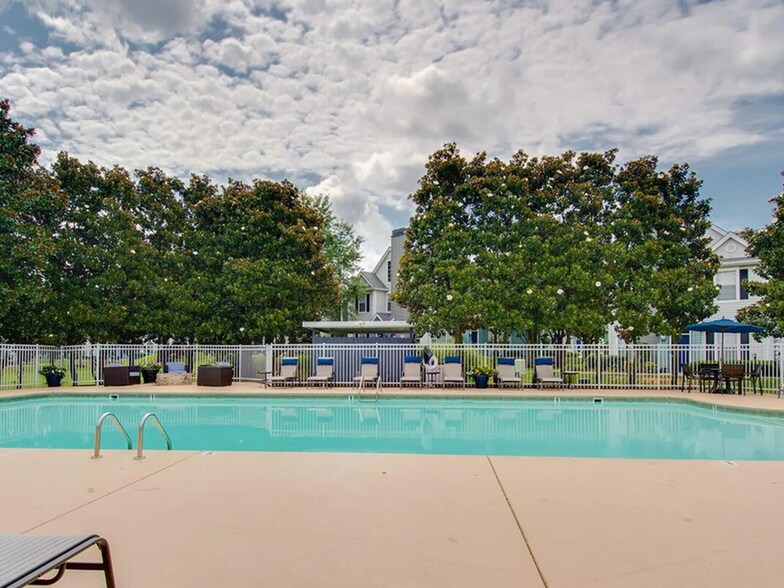 Building Photo - 261 Veterans Pkwy