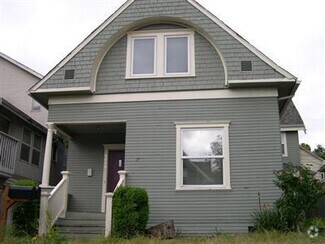 Building Photo - Pre - Leasing Excellent 7 Bedroom/3 Bathro...