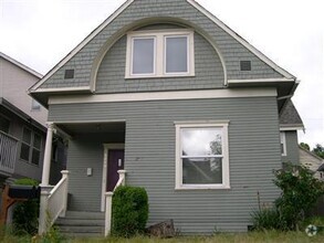 Building Photo - Pre - Leasing Excellent 7 Bedroom/3 Bathro...