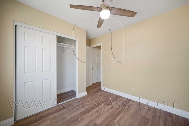 Building Photo - Large Lot! 2 Bed/ 1 Bath Single Family Property!