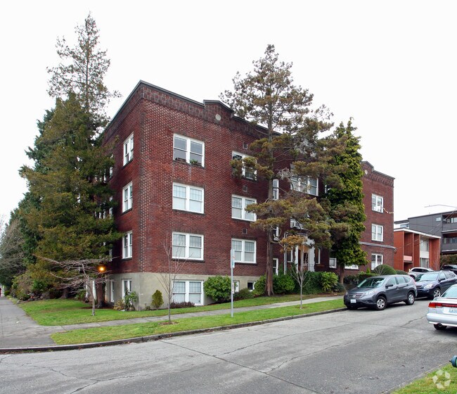 Building Photo - Lisa Carol Apartments