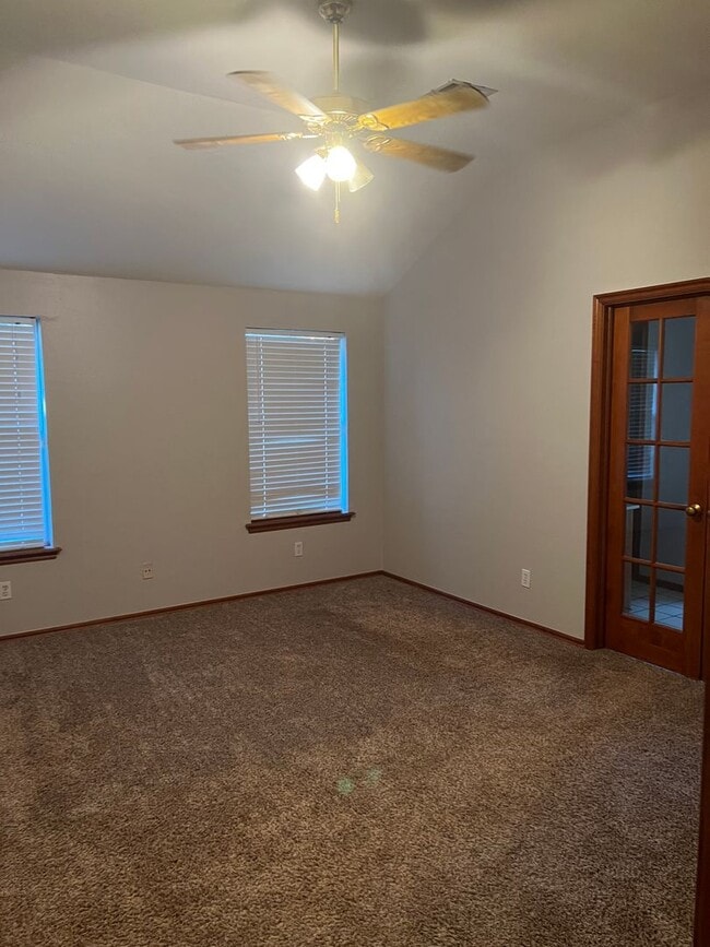 Building Photo - Beautiful edmond home for lease
