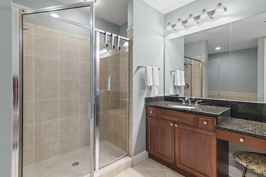 Building Photo - 725 Gulf Shore Dr