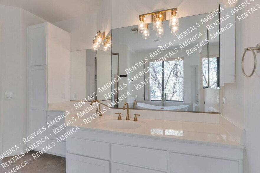 Building Photo - 6445 N Silver Smith Pl