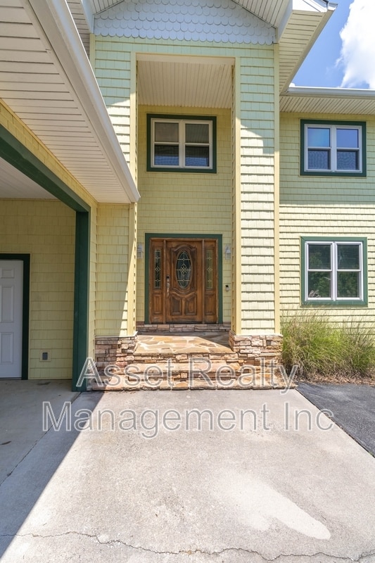 Building Photo - 2084 Allenridge Dr