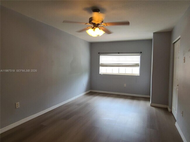 Building Photo - 3071 Riverside Dr