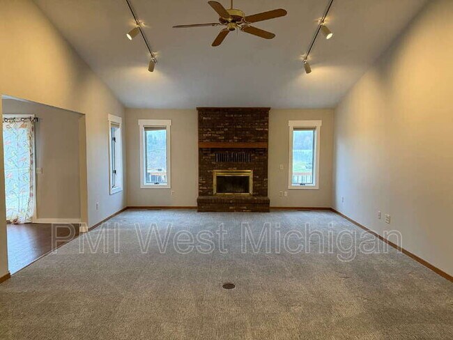 Building Photo - 513 24th Ave