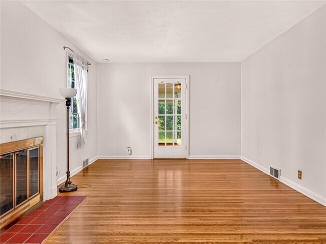 Building Photo - 82 Clovercrest Dr
