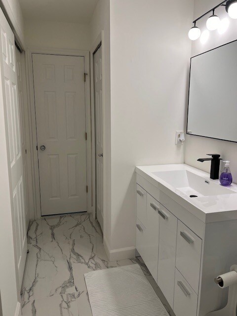 Guest bathroom - 121 Timberbrook Ln