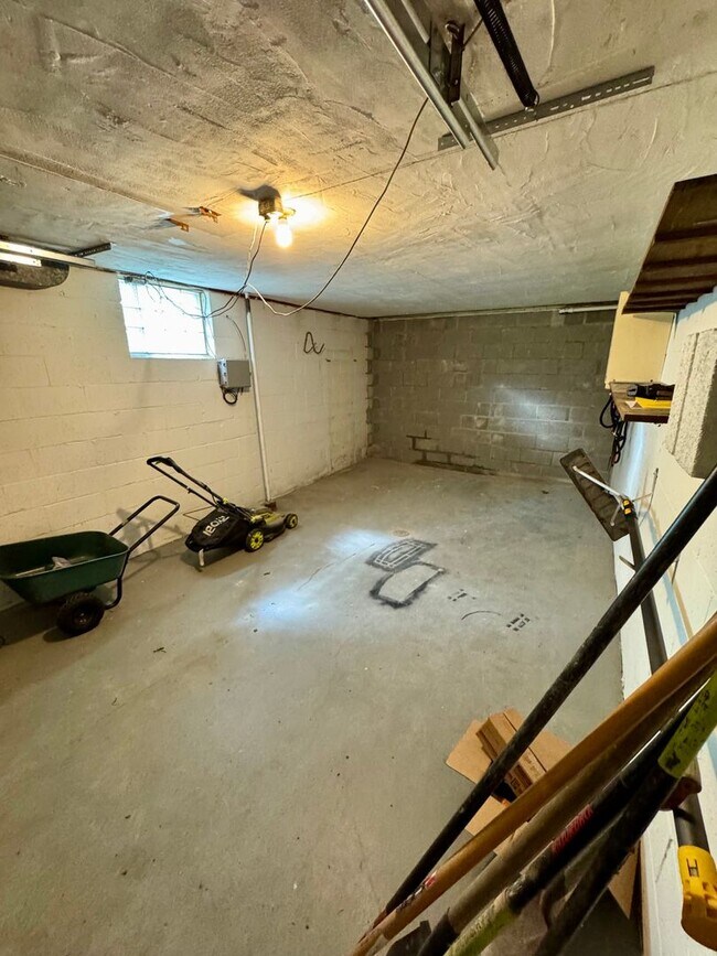Building Photo - Charming 2-Bed 1-Bath Home in Avalon!
