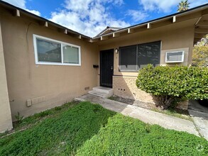 Building Photo - 1709 Evergreen Ave