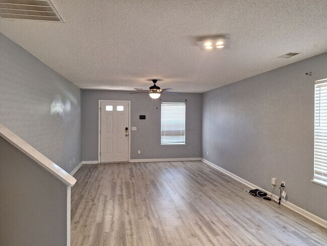 Building Photo - Wonderful Four Bedroom Home in Northeast C...
