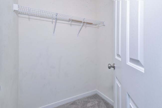 Building Photo - End unit Townhome in Riverwalk Townes