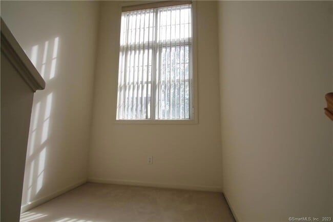 Building Photo - 1407 Larson Dr