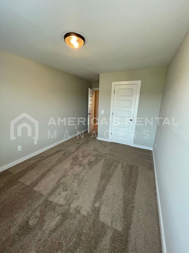 Building Photo - 298 Shiloh Creek Dr