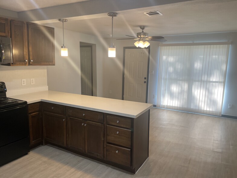 Building Photo - 2113 Raspberry Ln