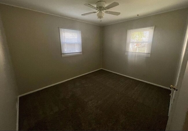Building Photo - 3-Bedroom Single Family Home with Spacious Backyard - Available August 1st!