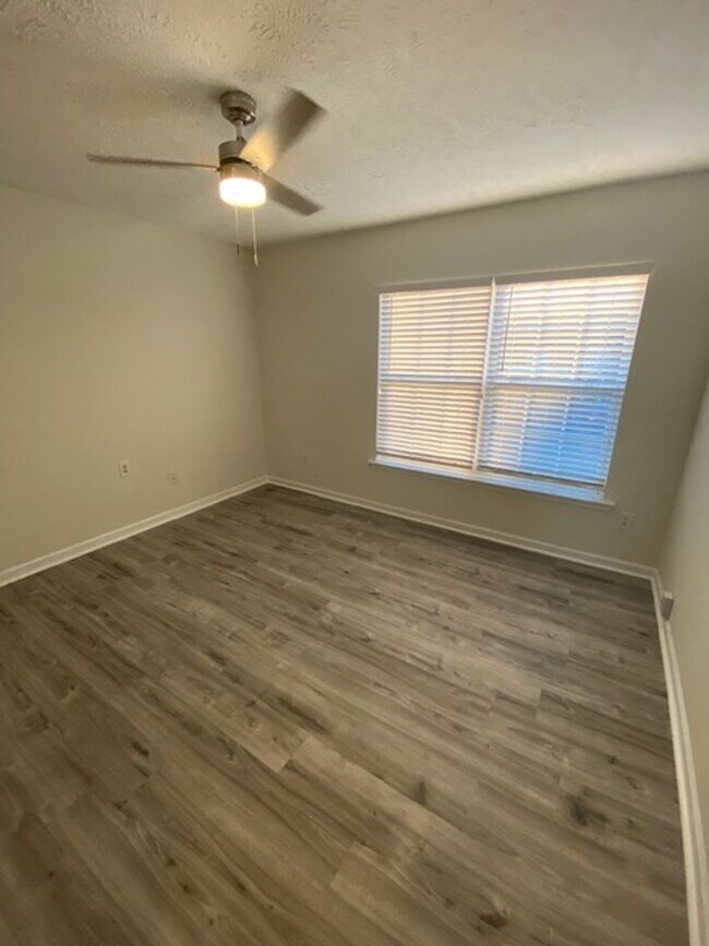 Building Photo - 324 Stewarts Landing Cir
