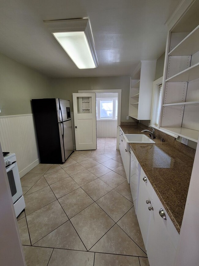 Building Photo - Reduced!!!