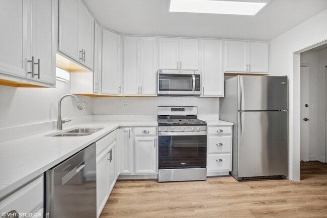 Building Photo - 460 Eagle Dr