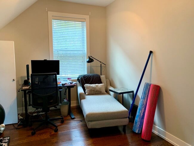 Building Photo - 2658 W Homer St