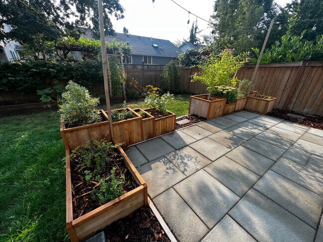 Building Photo - Updated 4 Bedroom Lacey/Hawks Prairie Home for Rent