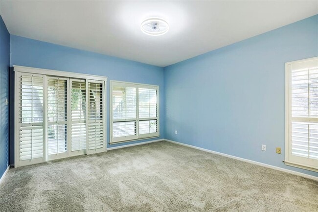 Building Photo - 208 Crescent Bluff