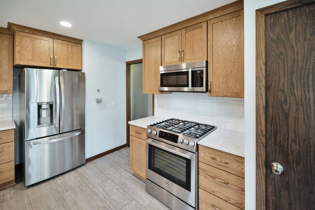 Building Photo - 1870 Sand Ridge Ct