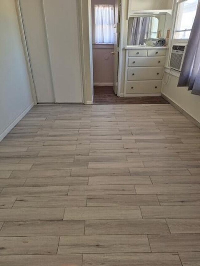 Building Photo - Spacious 3 bedroom house in Needles