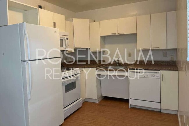 Building Photo - 770 N Dodge Blvd