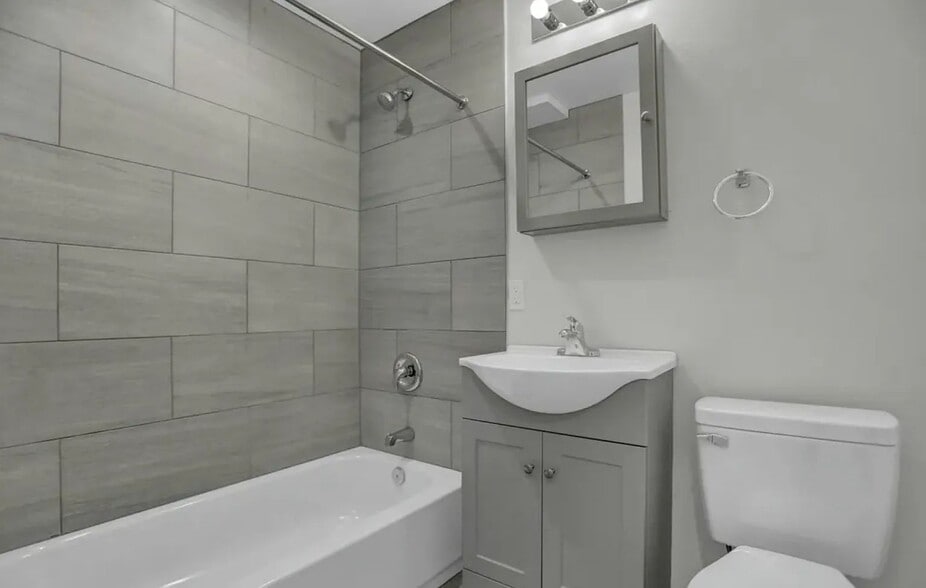 Building Photo - 5922 Benton Heights Ave