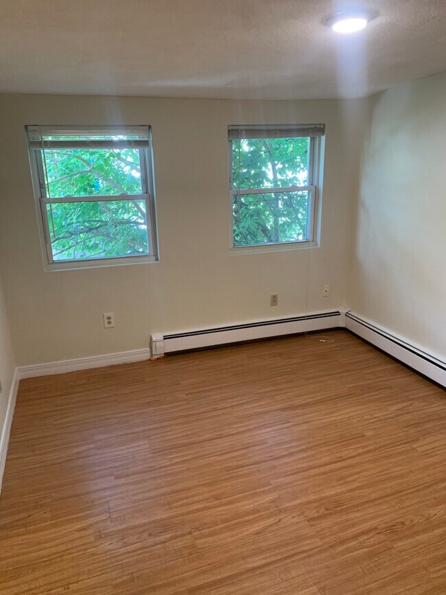 Building Photo - 138 Thorndike St