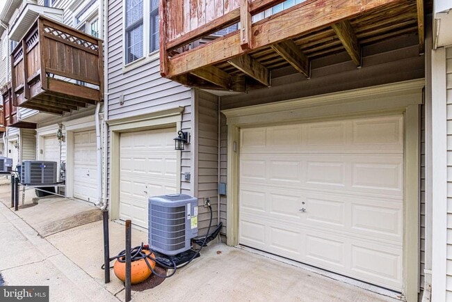 Building Photo - 953 Harrison Cir