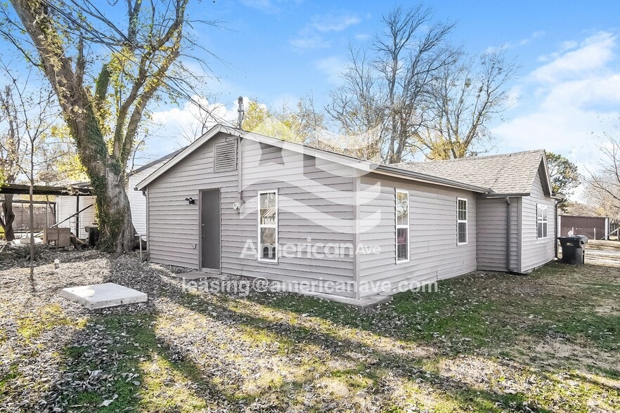 Building Photo - 1621 S Park St