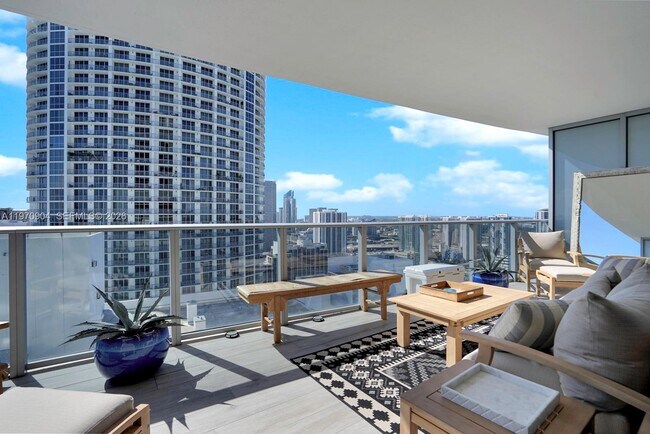 Building Photo - 488 NE 18th St