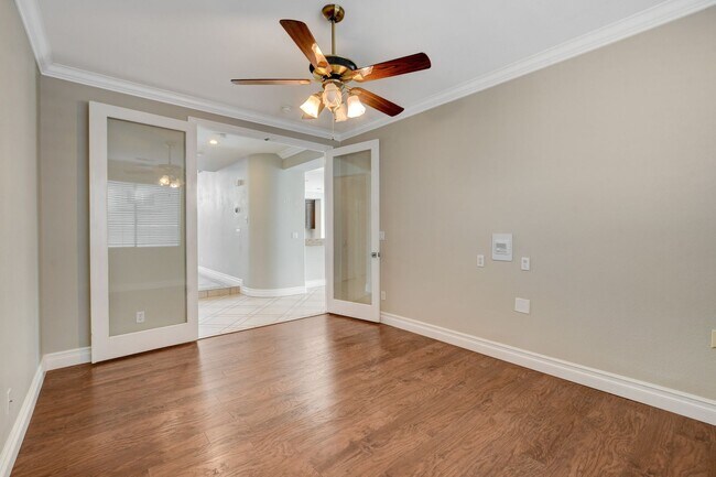 Building Photo - COMING SOON!! $1000 off 1st months Rent Guard-Gated Golf Course Living on the 14th Green!