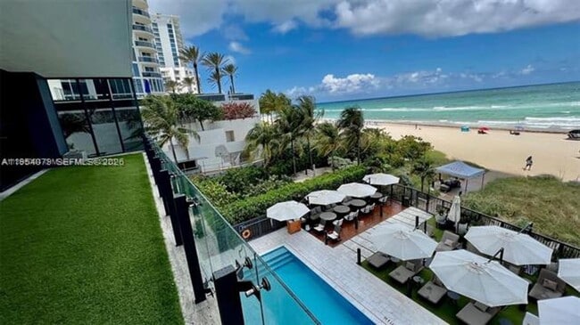 Building Photo - 17141 Collins Ave