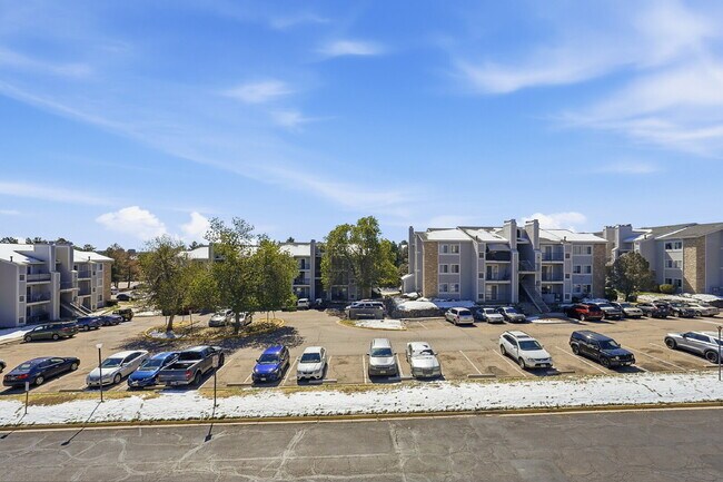 Building Photo - $1,740.95 - 2 bed/1 bath, cozy Denver Condo!