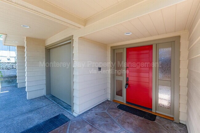 Building Photo - 1231 Funston Ave