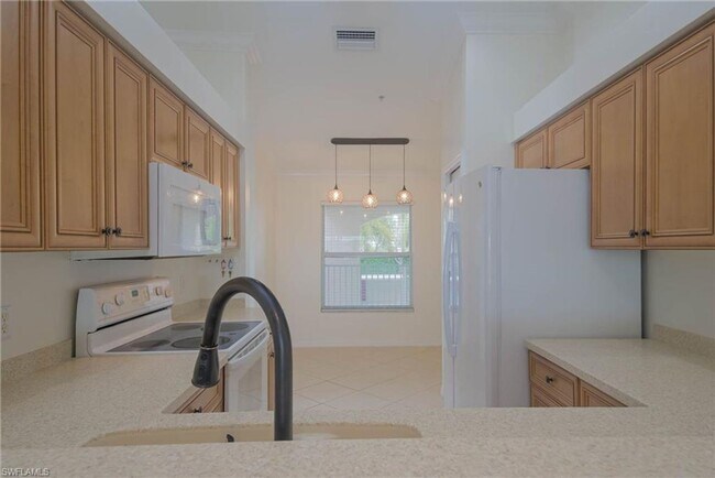 Primary Photo - Stunning Lakeview Condo for Rent in Bella ...
