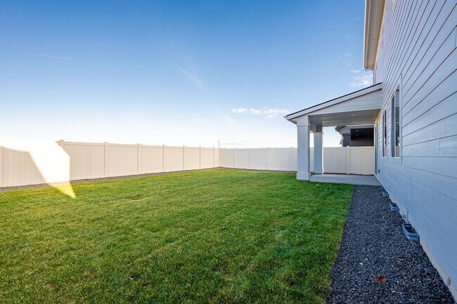 Building Photo - Brand New Home in an Amenity Filled Neighborhood