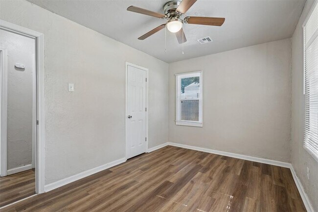 Building Photo - 510 N Marshall Dr