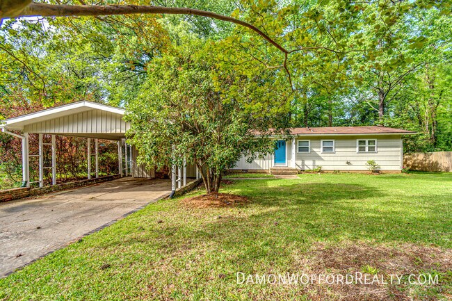 Building Photo - 1827 Parkridge Dr