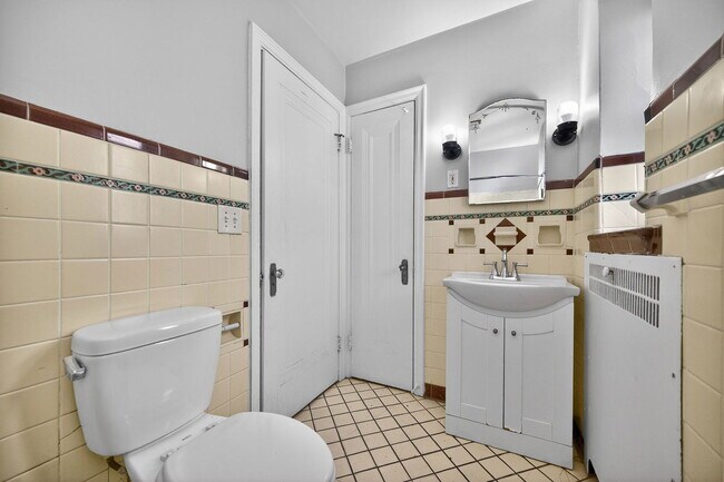 Building Photo - 2802 Digby Ave