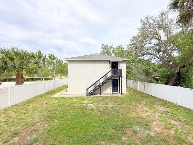 Building Photo - 11705 North Dr