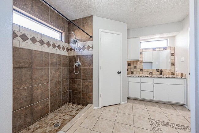 Building Photo - 105 Quail Run