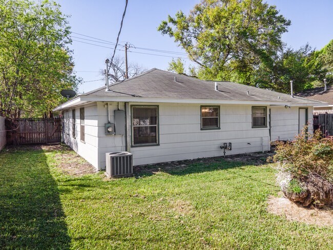Building Photo - 4710 Glenmont St