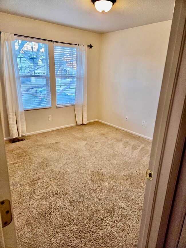 Building Photo - 12651 Jersey Cir E